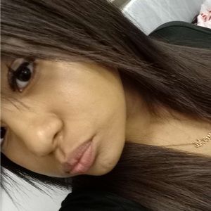 Meet your Posher, Leona